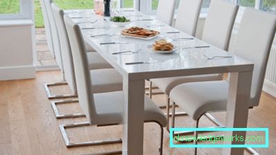 Vitt köksbord Vitt köksbord