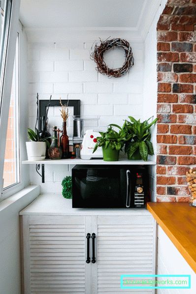 Hyllor på balkongen - 80 bilder av de bästa alternativen för bekväm design