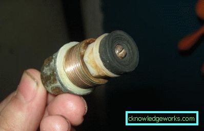 Vad ska man göra om kranen i badrummet droppar? Vad ska man göra om kranen i badrummet droppar?