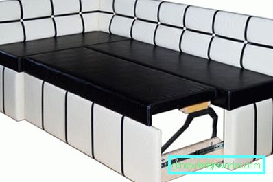 Fällbar soffa i köket med en säng Fällbar soffa i köket med en säng