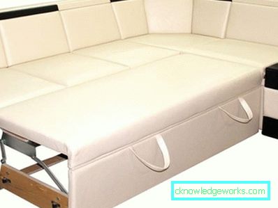 Fällbar soffa i köket med en säng Fällbar soffa i köket med en säng