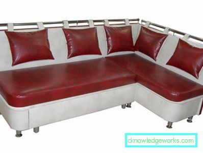 Fällbar soffa i köket med en säng Fällbar soffa i köket med en säng