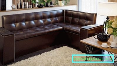 Fällbar soffa i köket med en säng Fällbar soffa i köket med en säng