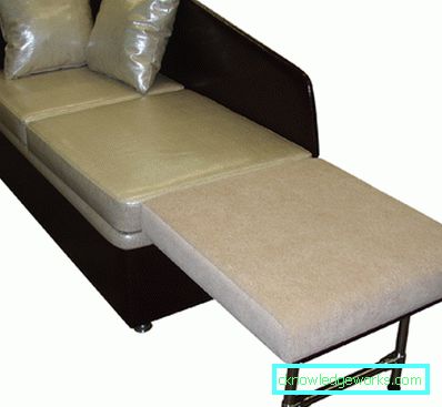 Fällbar soffa i köket med en säng Fällbar soffa i köket med en säng