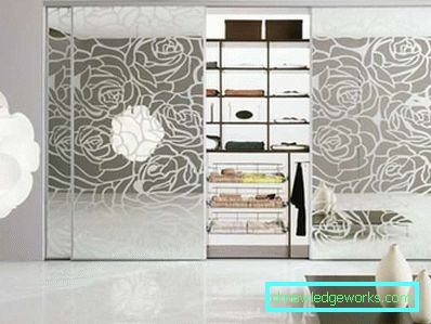 Garderob i vardagsrummet - design foton